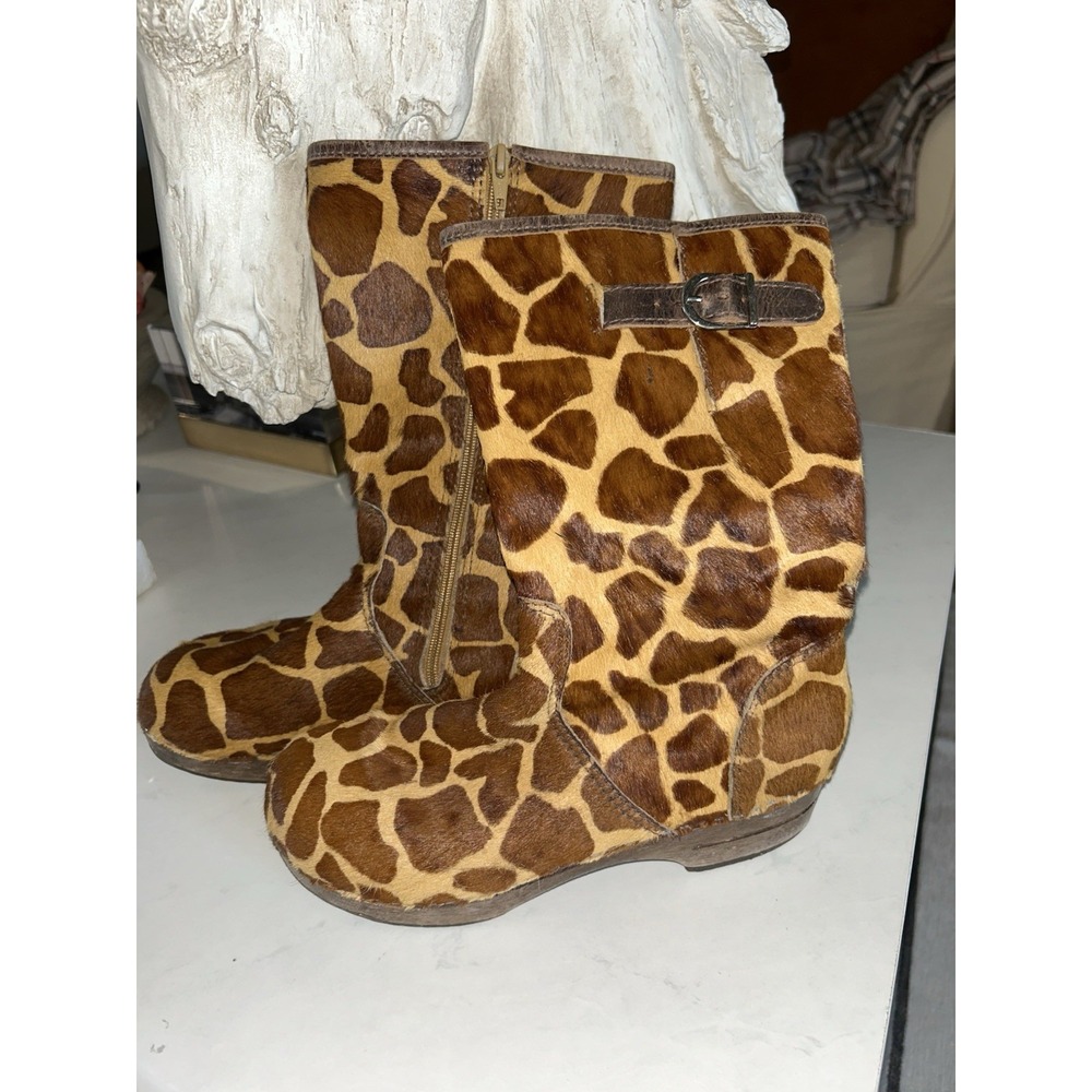 Size 35 Girls (3) Hanna Andersson giraffe print ponyhair clog boots